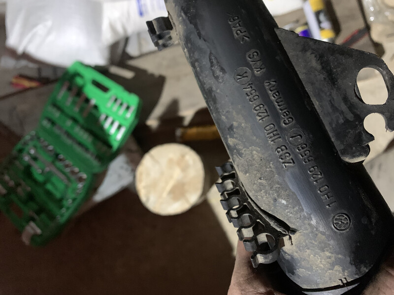 Патрубок турбины 1H0129656J   Volkswagen Golf, Volkswagen Passat