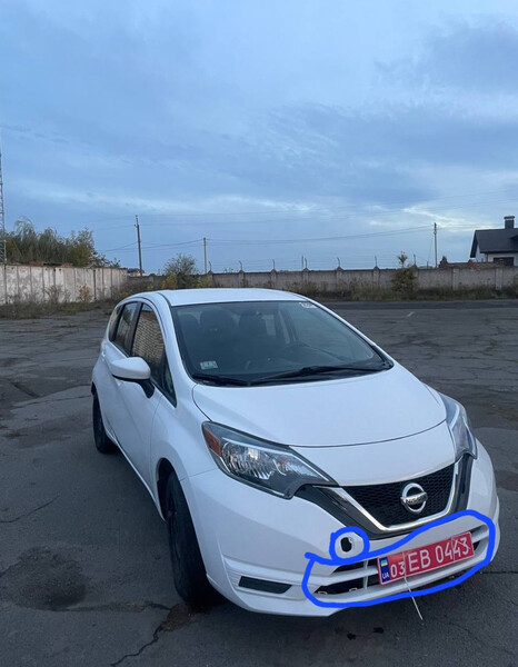 Решетка радиатора Nissan Versa Note s 2017 хэтчбек 1.6 Бензин Луцк