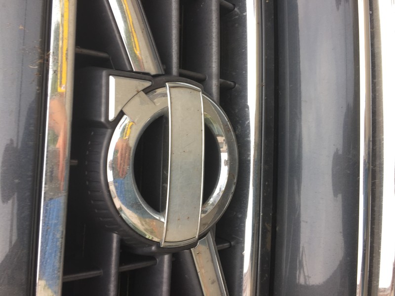 Надпись на значке на передней решетке Volvo XC90  2011 2.4 Дизель Киев