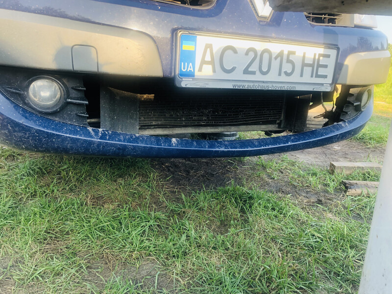 Решітка бампера Renault Megane 2 универсал 2007 г.  1.6 л бензин Киверцы