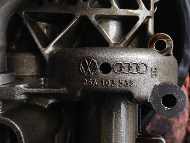 Масляный насос 06A103535   Volkswagen Caddy