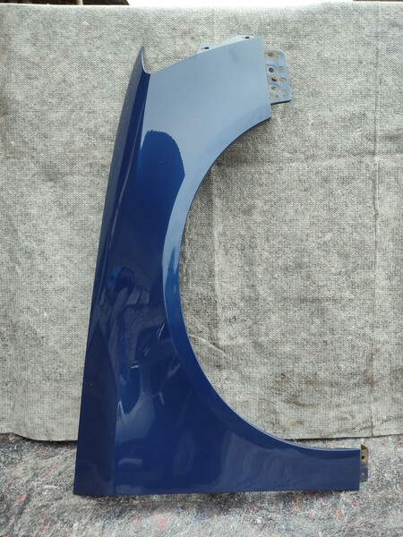 Крило праве синє lc5e Volkswagen Passat B6  2008 универсал 2.2 Дизель Луцк
