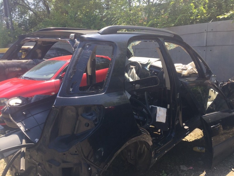 Задняя правая форточка. Левая галогенка. Suzuki SX4  2009 хэтчбек 1.6 Бензин Винница