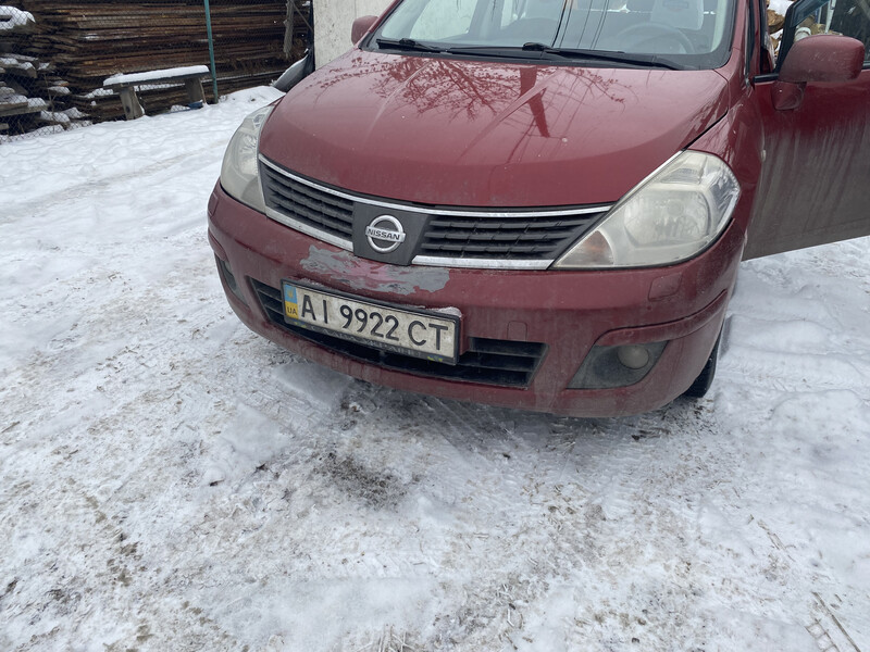 Бампер передний Nissan Tiida  2011 хэтчбек 1.6 Бензин Белая Церковь