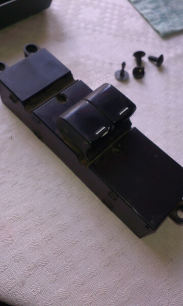 Кнопки стеклоподъемника Nissan Almera Classic  2007 1.6 Бензин Бердянск