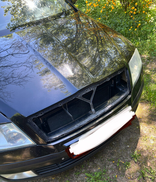 Передняя решетка радиатора Skoda Octavia A5  2005 хэтчбек 1.9 Дизель 