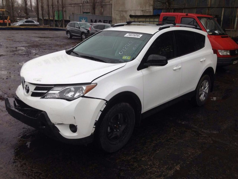 Молдинг переднего бампера Toyota Rav 4 хэтчбек 2013 г.  2.4 л бензин Киев