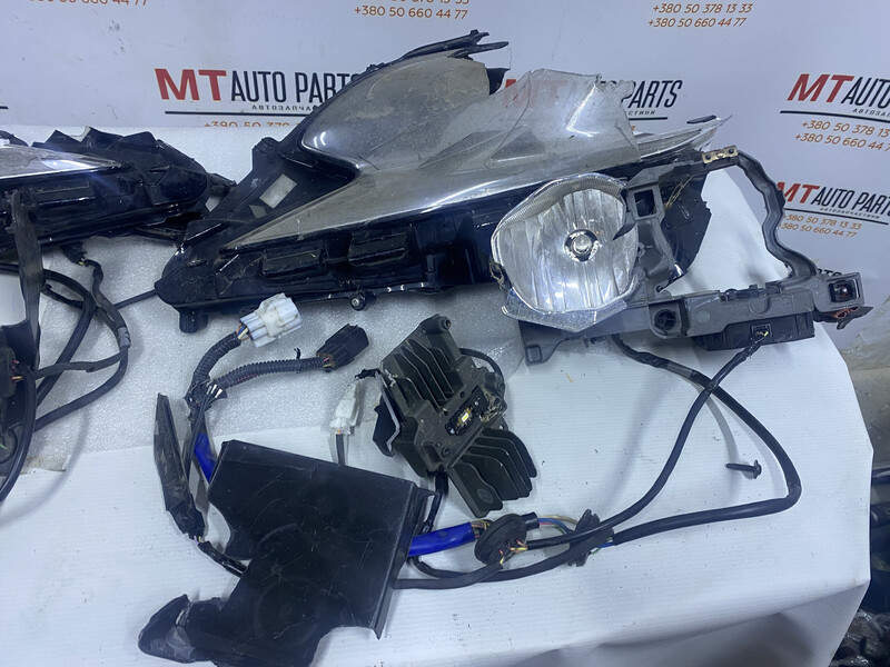 Фары передние Lexus ES  2017 2.5 Бензин Луцк
