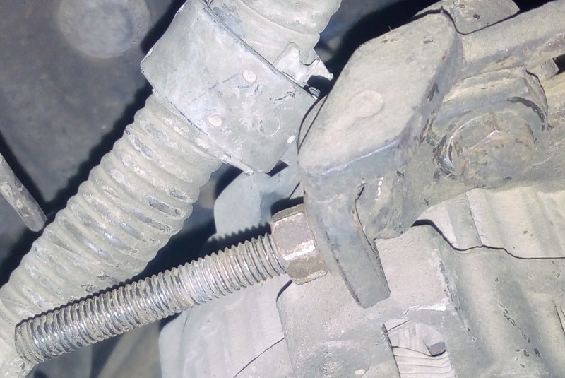 Натяжитель ремня вал-гур-помпа Nissan Bluebird  1989 универсал 2.0 Бензин Белгород-Днестровский