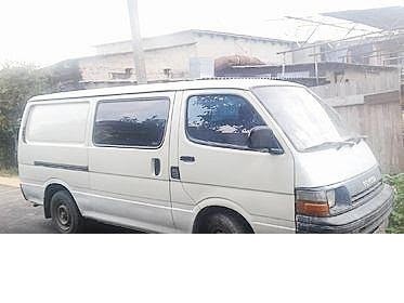 Поворотник правый Toyota Hiace  1997 2.4 Дизель Хмельницкий