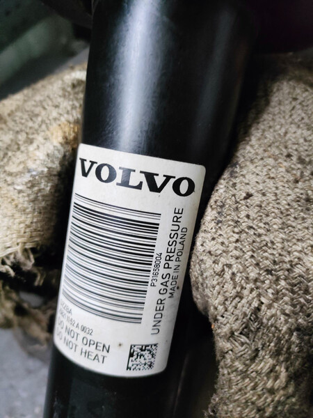 Стойка передняя левая 31451830   Volvo XC90