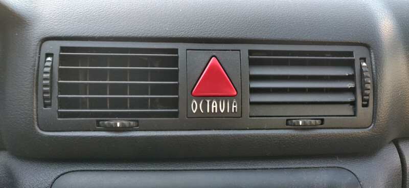 Дефлектор воздухозаборника Skoda Octavia Tour универсал 2006 г.  1.6 л бензин Киев