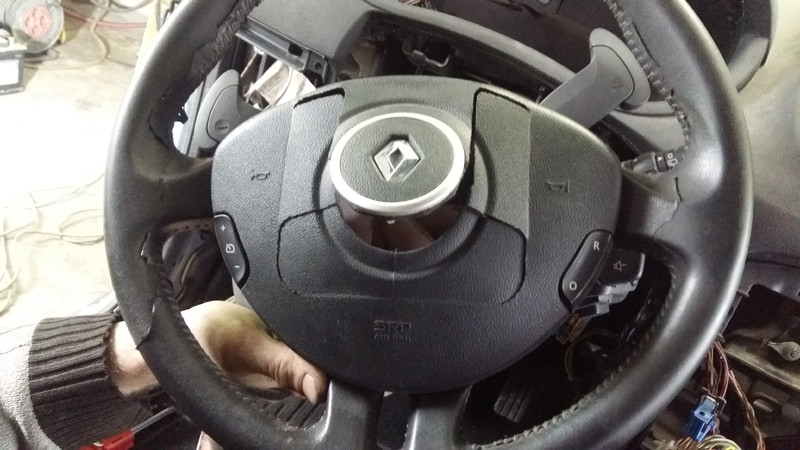 Подушка руля ербег заглушка Renault Clio  2009 хэтчбек 1.4 Бензин Желтые Воды