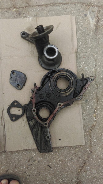 Крышка масленого насоса Nissan Sunny B12  1987 1.6 Бензин 