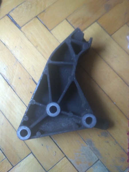 Кронштейн КПП 90575234   Opel Astra