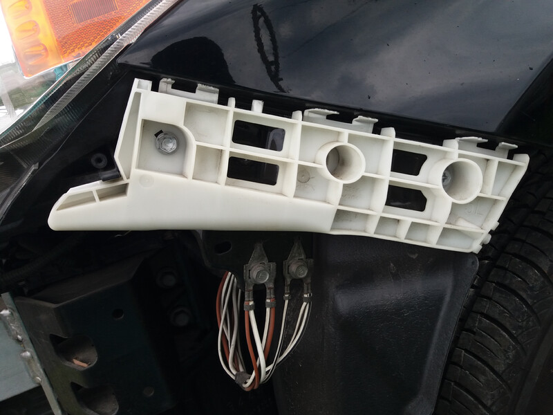 Салазка на крыло, для крепления бампера Toyota Prius 30  2014 хэтчбек 1.8 Гибрид Одесса