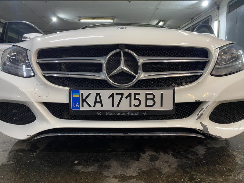 Нижняя губа переднего бампера Mercedes-Benz C-Class  2016 2.0 Бензин Киев