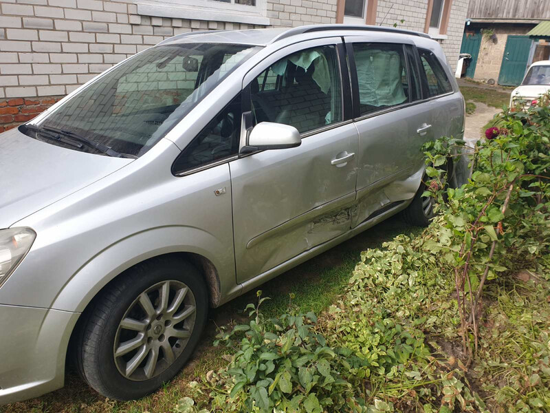 Дверь передняя левая Opel Zafira B  2006 хэтчбек 1.1 Бензин Чернигов