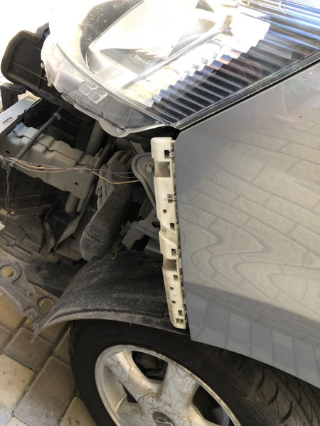 Кронштейн крепления бампера к крылу правый Nissan NV200  2011 2.0 Бензин Кременчук