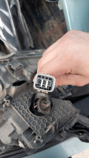 Фара правая лед Toyota Prius 40  2018 хетчбек 1.8 Гибрид 