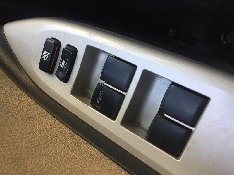 Блок керування склопідйомниками Toyota Yaris  2007 1.5 Бензин 