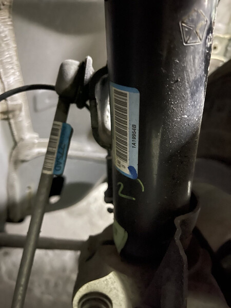 Стойка передняя 1A9954B   Jeep Cherokee