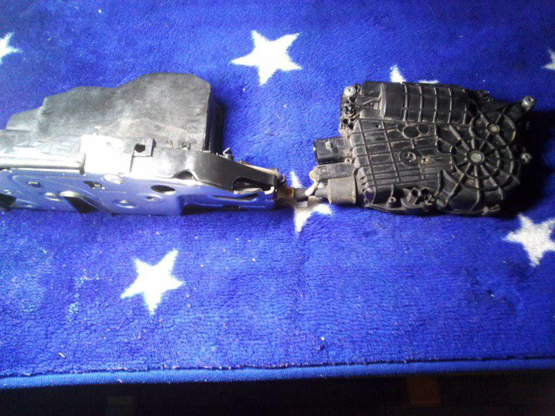 Замок двери передней правой 51217315022   BMW M5, BMW X5, BMW X6