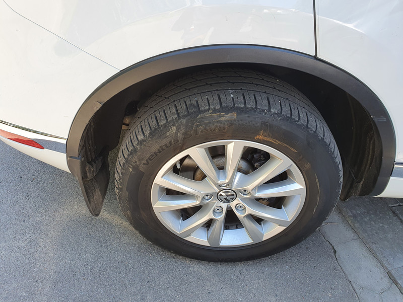 Пластиковая накладка арки колеса правая задняя Volkswagen Touareg  2017 универсал 3.0 Дизель Херсон