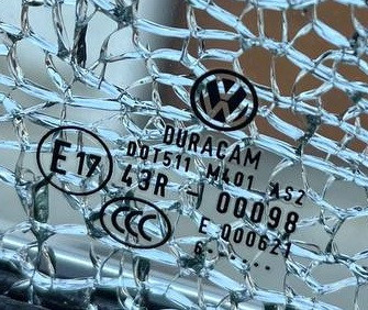 Скло передніх дверей 3G0845202   Volkswagen Passat