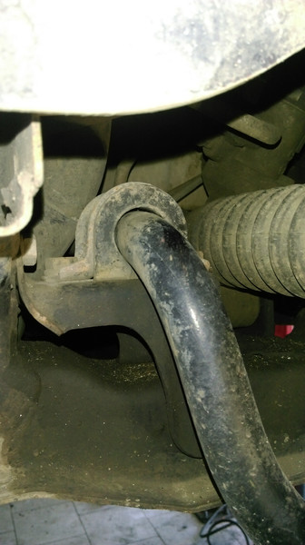 Втулики стабилизатора переднего Suzuki Grand Vitara  2006 2.0 Бензин 