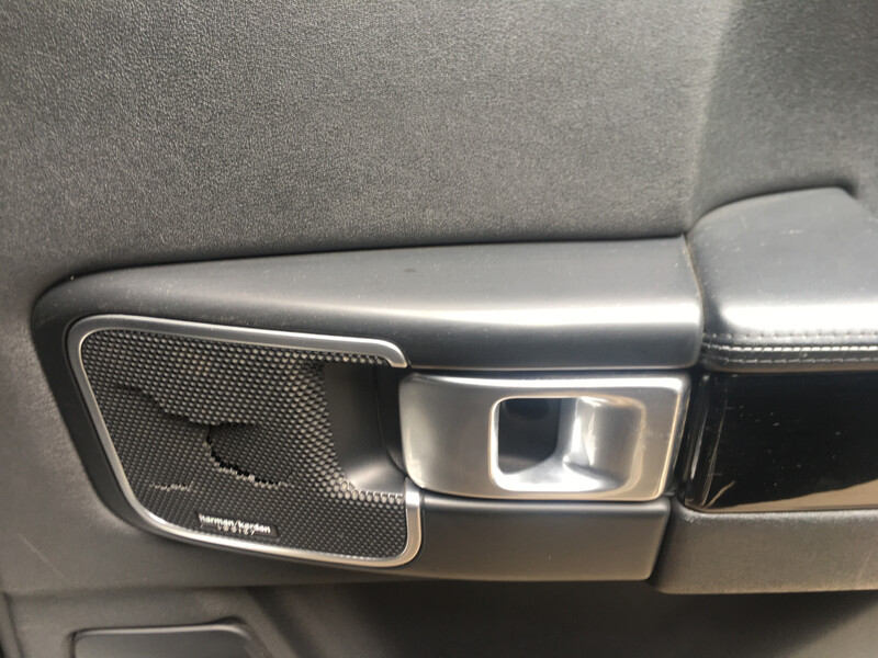 Сеточка динамика задней правой двери Land Rover Range Rover 2007 г.  3.6 л дизель