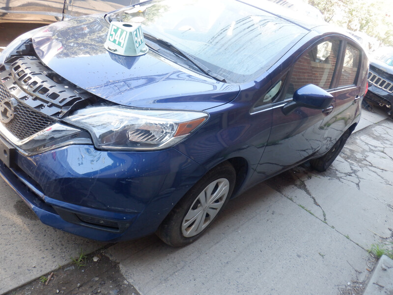 Накладка решетки радиатора Nissan Versa Note 2017 хэтчбек 1.6 Бензин Ровно