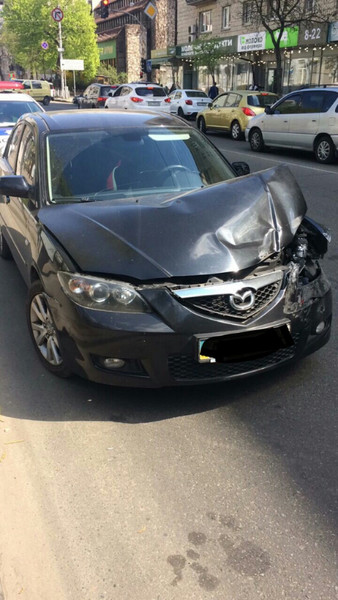 Бампер передний Mazda 3 BK 2007 г.  1.6 л бензин Киев