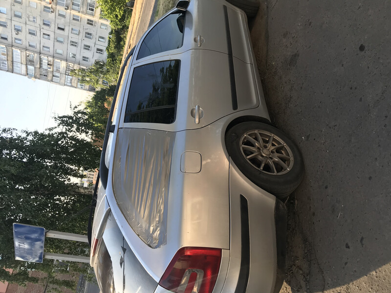 Стекло боковое правое багажника Skoda Octavia A5  2007 универсал 2.0 Дизель 