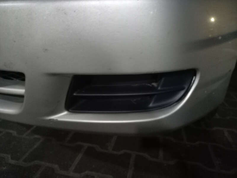 Заглушка переднего бампера правая Toyota Corolla E120  2005 