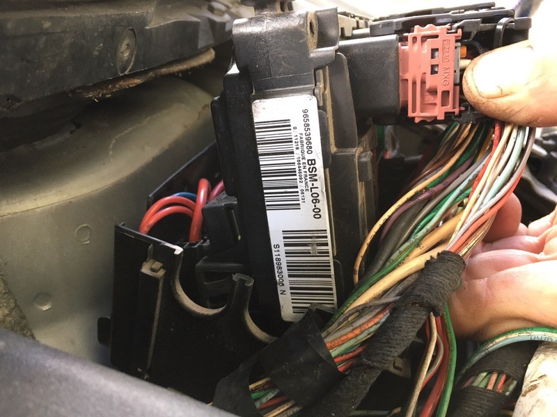 Блок предохранителей Citroen C4 хэтчбек 2006 г.  1.6 л бензин Ровно