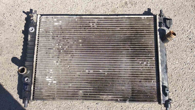 Радіатор охолодження Chevrolet Aveo  2010 1.5 Бензин 