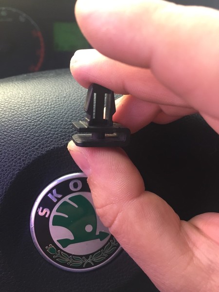 Клипса крепления заднего пластика Mazda 6  2008 2.0 Бензин Киев