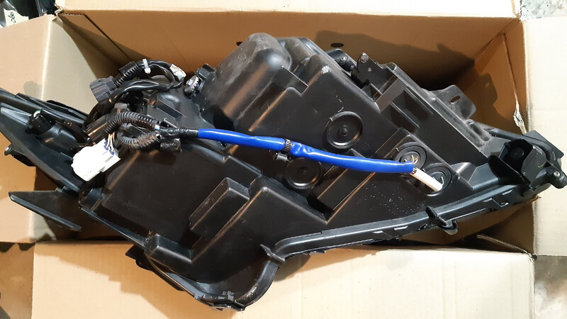 Фара передняя 8110633A90   Lexus ES