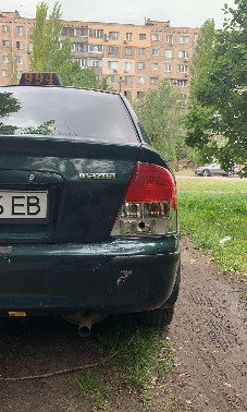 Задній правий ліхтар Mazda 323  2000 1.6 Бензин 