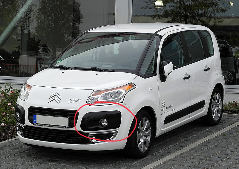 Накладка туманки Citroen C3 Picasso  2011 универсал 1.6 Дизель Ровно
