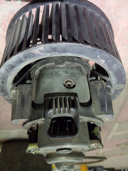 Электродвигатель вентилятора печки Mercedes-Benz Sprinter  1999 универсал 2.3 Дизель Семеновка