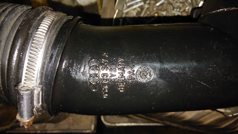 Фланец воздуховода Audi A4 В5 20V ADR 1995 1.8 Бензин Бровары