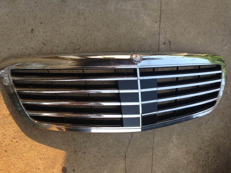 Решетка радиатора A2218800283   Mercedes E-Class, Mercedes S-Class
