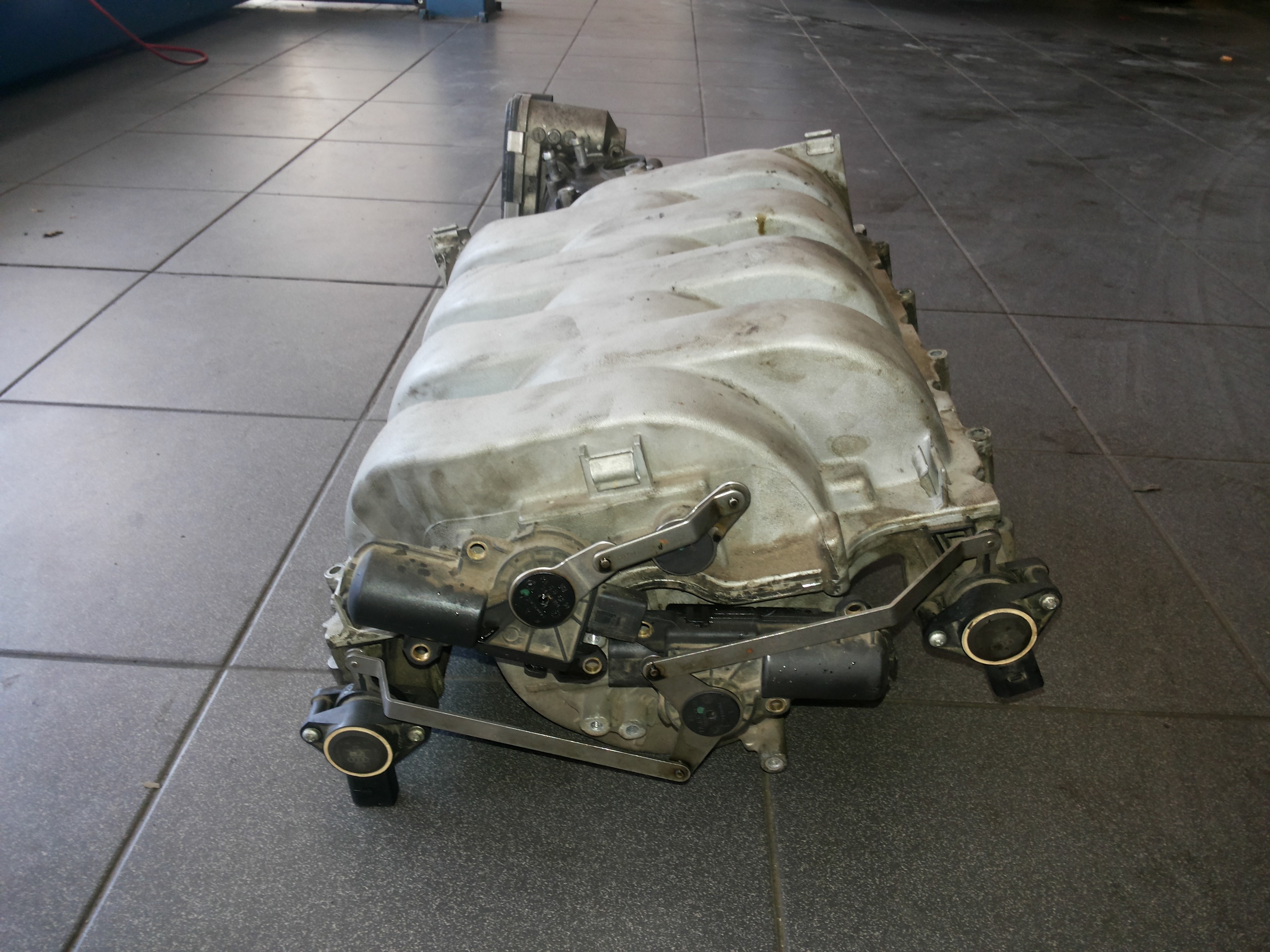 Впускной коллектор Audi Q7  2007 4.2 Бензин Днепропетровск