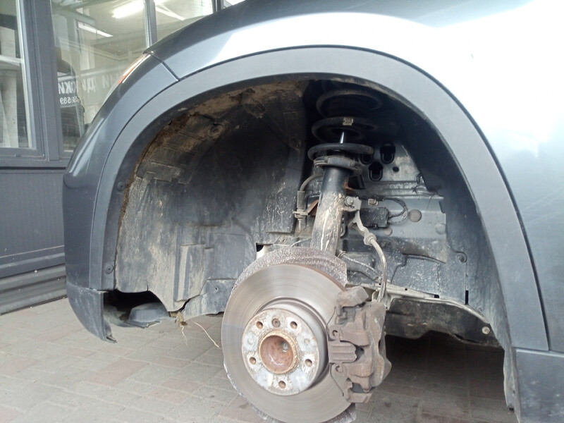 Підкрилок лівий передній BMW X1  2012 2.0 Бензин 