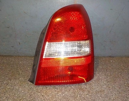 Фонарь задний левый 26550-AU300   Nissan Primera