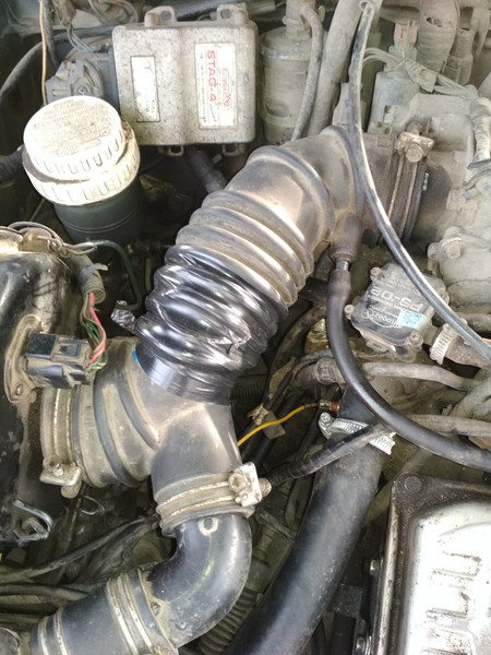 Патрубок воздуховода Mitsubishi Lancer 4  1990 хэтчбек 1.5 Бензин Винница