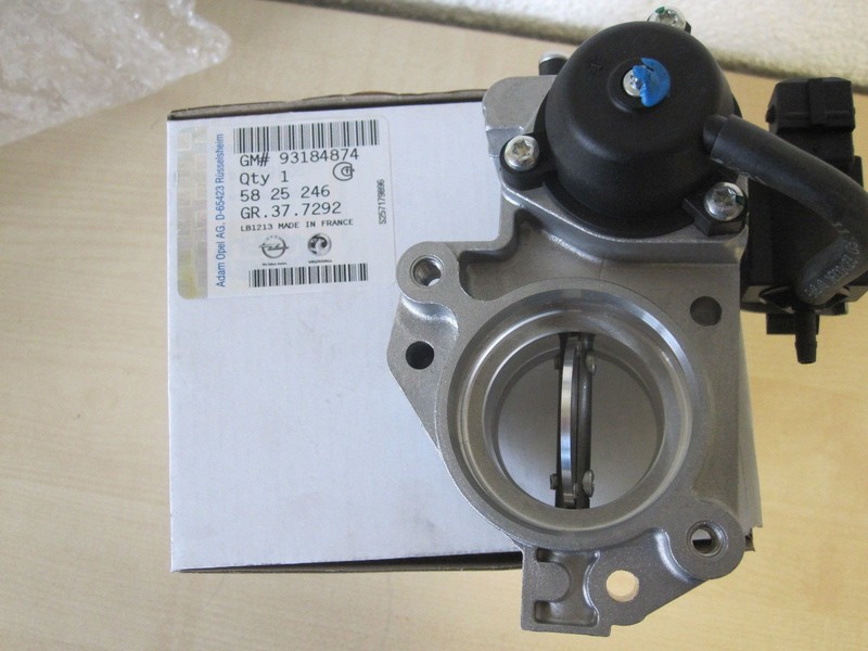 Дросельний патрубок 5825246   Opel Astra