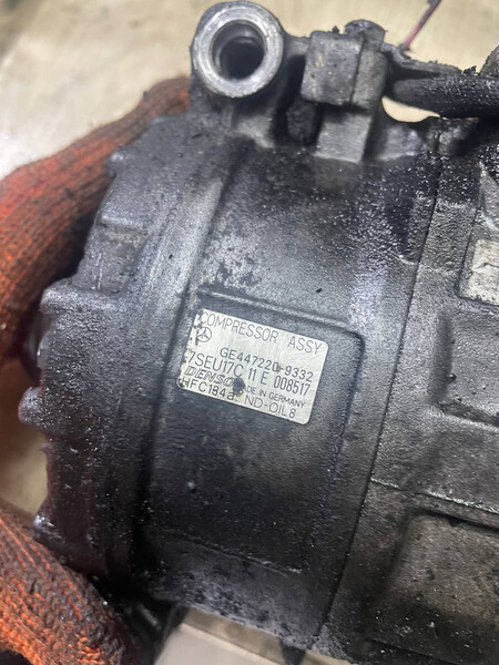 Компрессор кондиционера Mercedes E-Class 2003 г.  3.2 л дизель